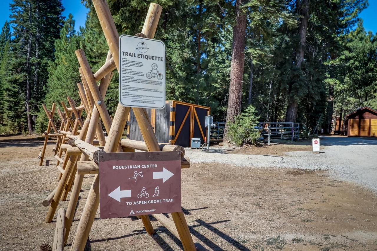 トラッキー Tahoe Donner Tree House Retreatヴィラ エクステリア 写真